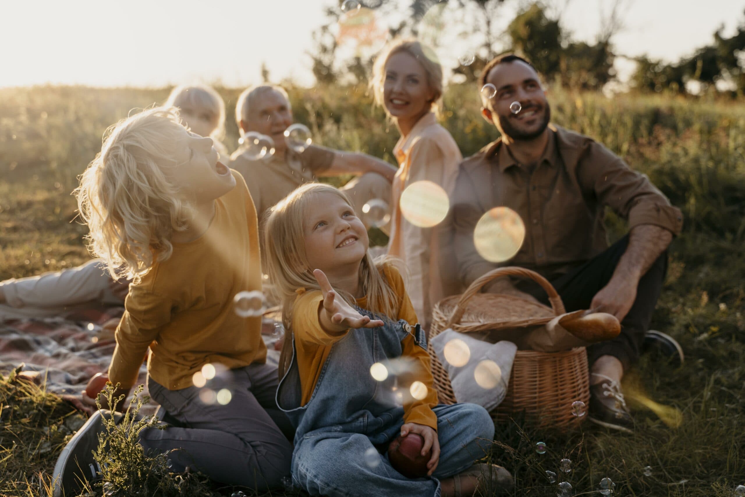 Voyance sur les Relations Familiales et le Bonheur des Enfants